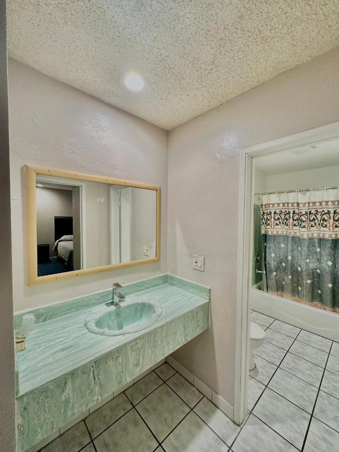 Tropic West Motel Bell Екстериор снимка